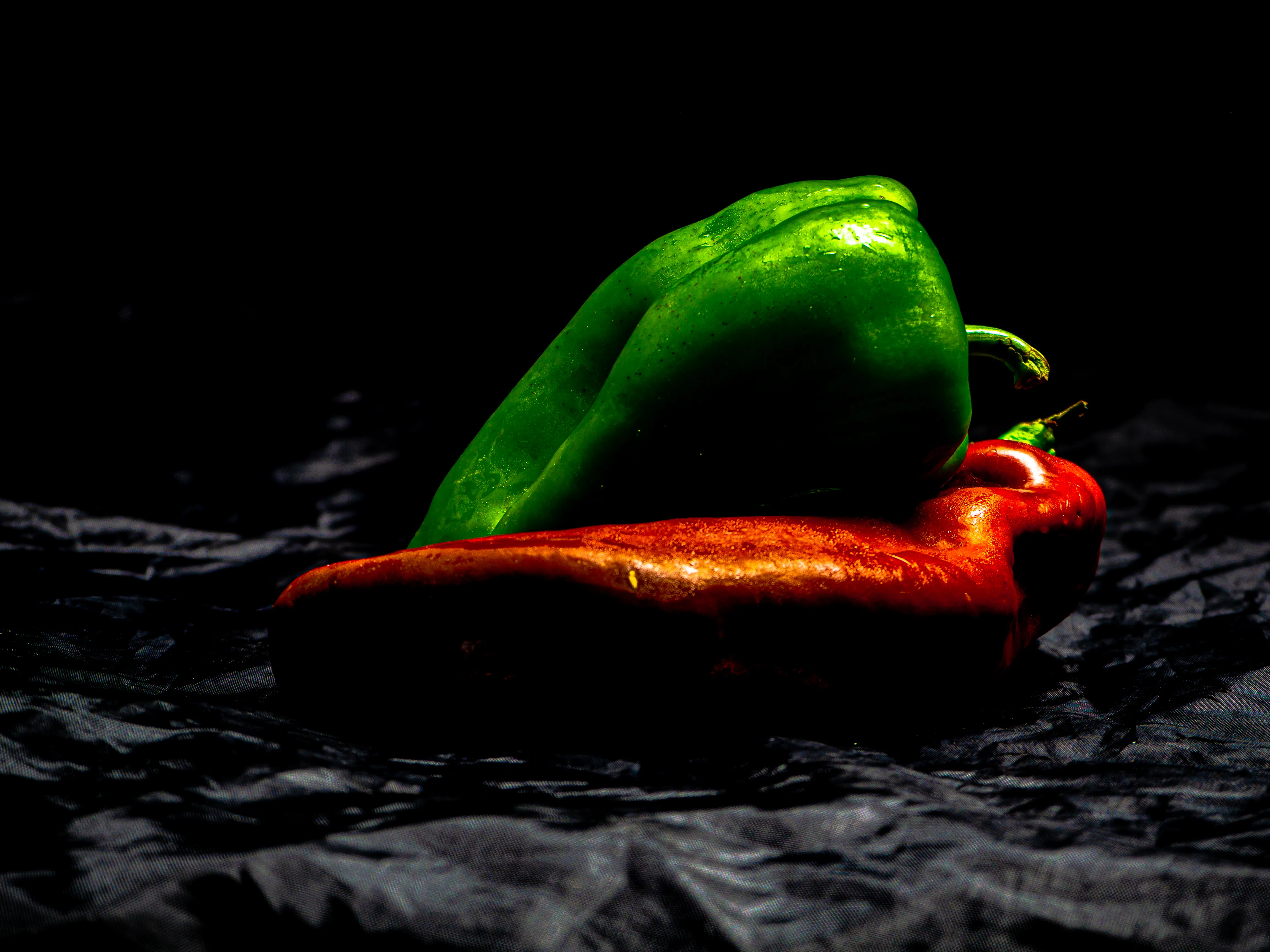 Fotografia espressiva di due peperoni